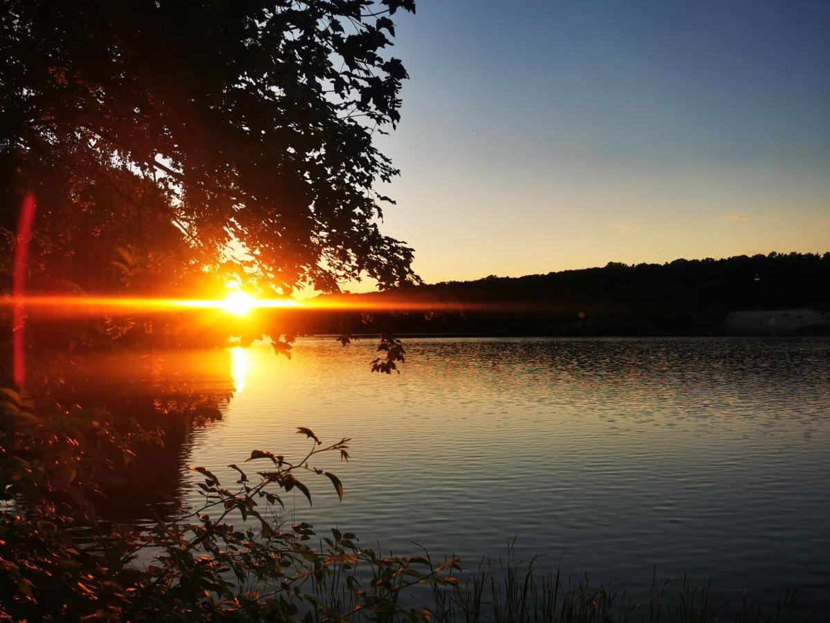 Domek Nad Jeziorem Łąck Exteriör bild